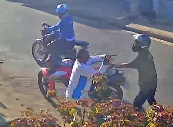 SAIBA DETALHES: Dupla de assaltantes ataca novamente e rouba outra moto em Campo Maior