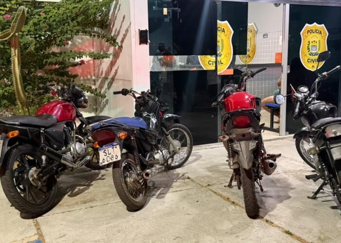 PM conduz quatro motociclistas à delegacia por escapamentos adulterados em Campo Maior
